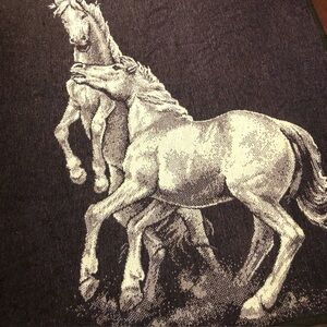 Elegant Horse Design Throw Blanket - Black and White